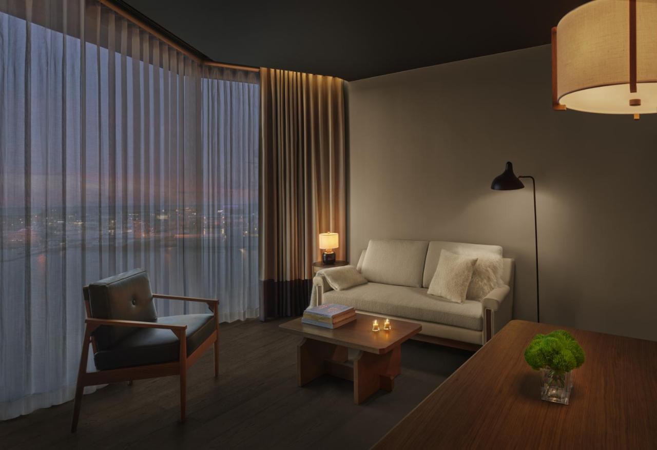 One-Bedroom King Suite with Harbor View